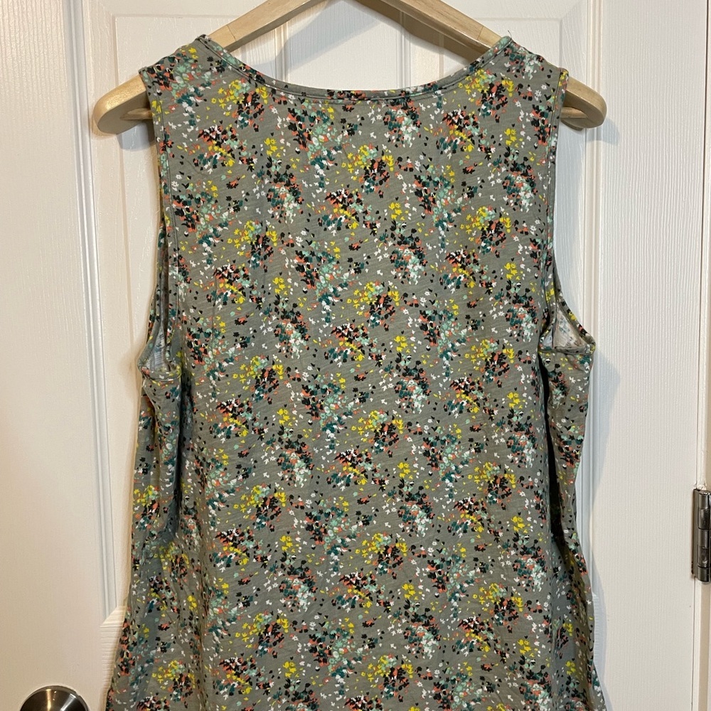 Boden gray ruffled trim scoop neck tank top w/ floral pattern sz 18R - Picture 6 of 8